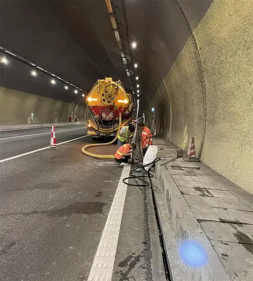 杜集隧道排水渠清淤